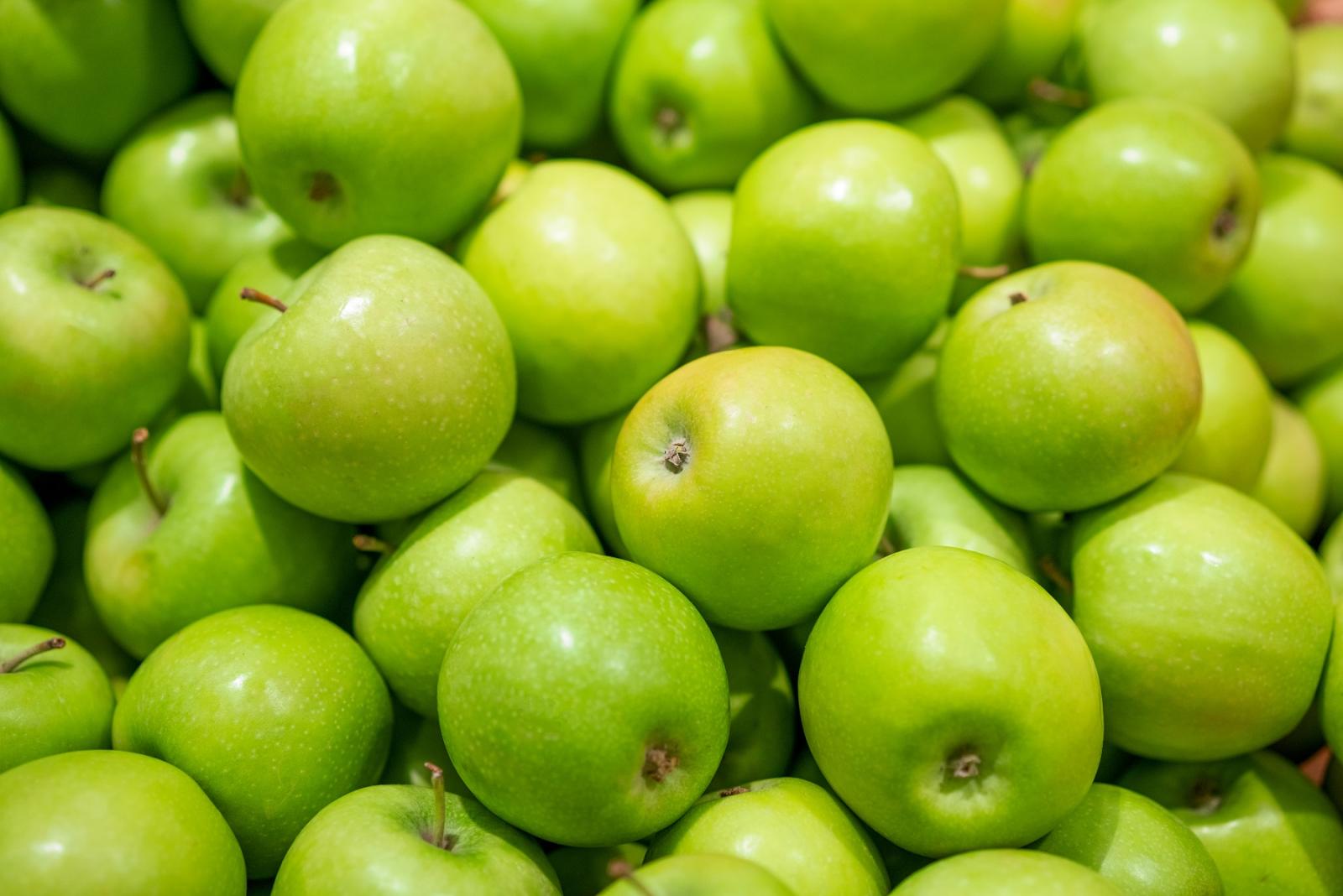Будут свежими и среди зимы: где и как лучше хранить яблоки в домашнихусловиях